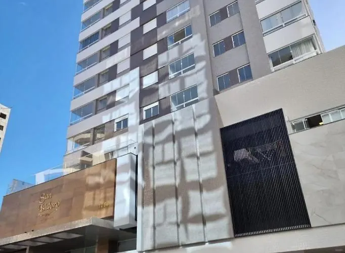Apto Decorado E Bem Localizado